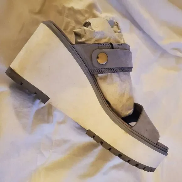 Amputee. Timberland Gray and White Wedge Sandal Size 8.5 - left shoe only. - Picture 5 of 10